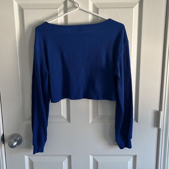 🔹4/$25 Blue Long Sleeve Crop Top - Picture 3 of 6